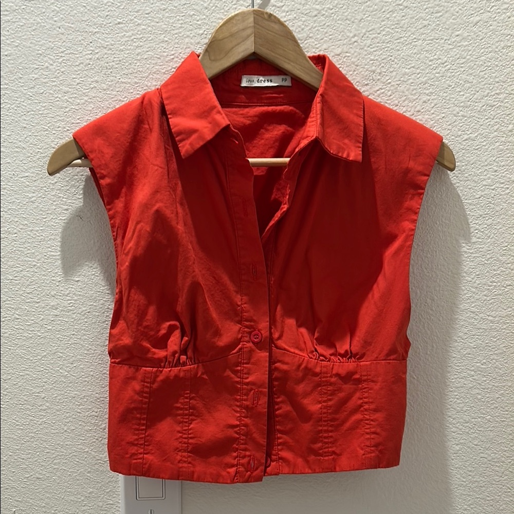 Red Sleeveless Button-Up Top cropped vest